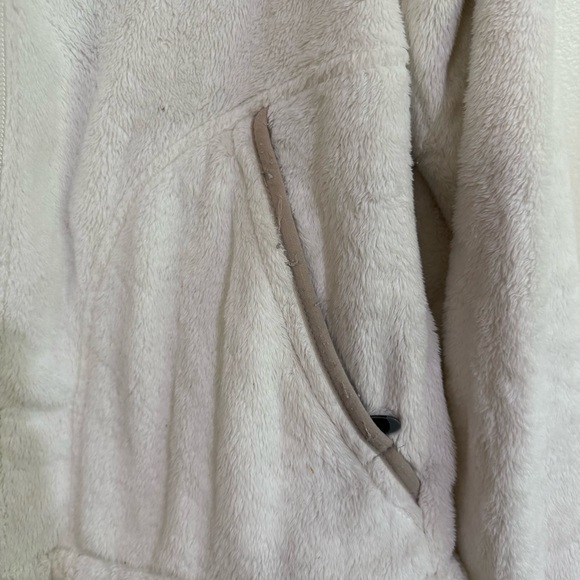 Women’s LThe North Face Women's White and Gray Teddy Jacket: adventure outdoors - Picture 5 of 14